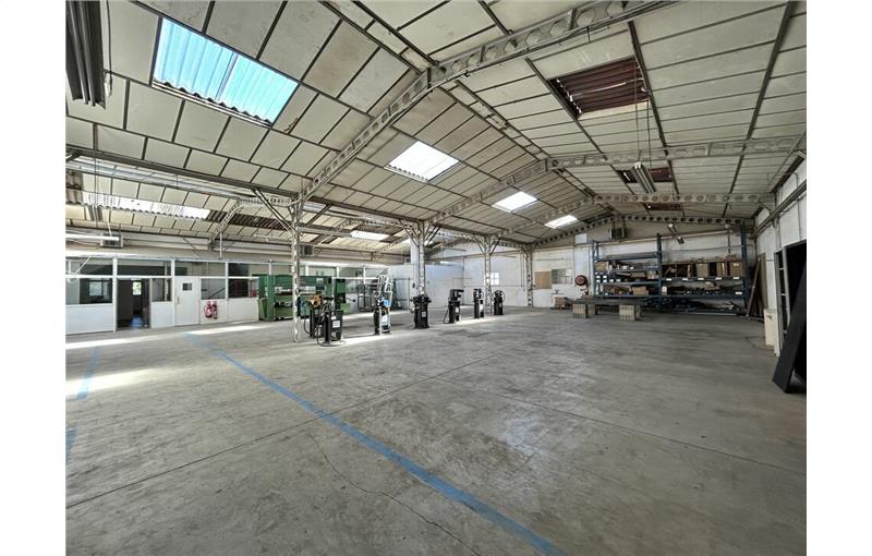 Location d'entrepôt de 1 050 m² à Saint-Rémy - 71100 photo - 1