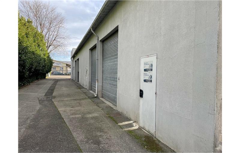 Location d'entrepôt de 137 m² à Saint-Symphorien-d'Ozon - 69360 photo - 1