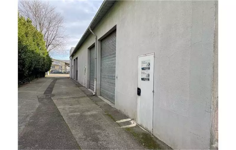 Location d'entrepôt de 137 m² à Saint-Symphorien-d'Ozon - 69360