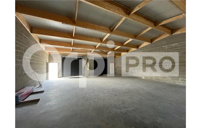 Location d'entrepôt de 374 m² à Saint-Vivien - 17220 photo - 1