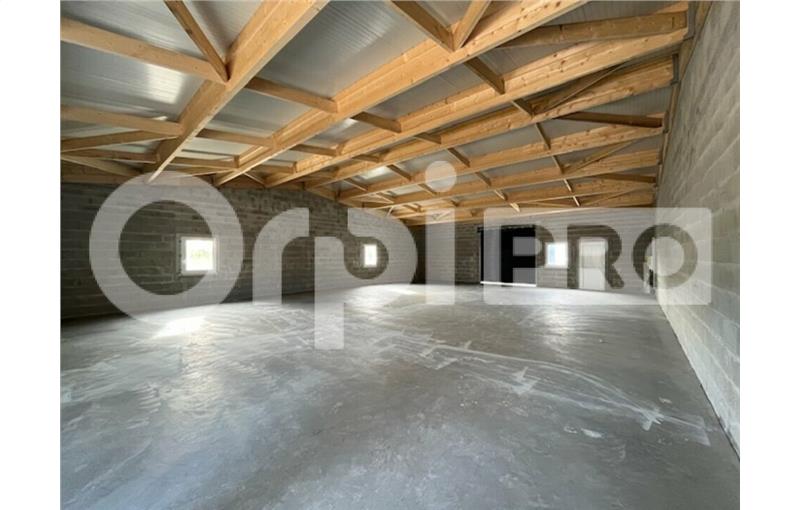 Location d'entrepôt de 208 m² à Saint-Vivien - 17220 photo - 1