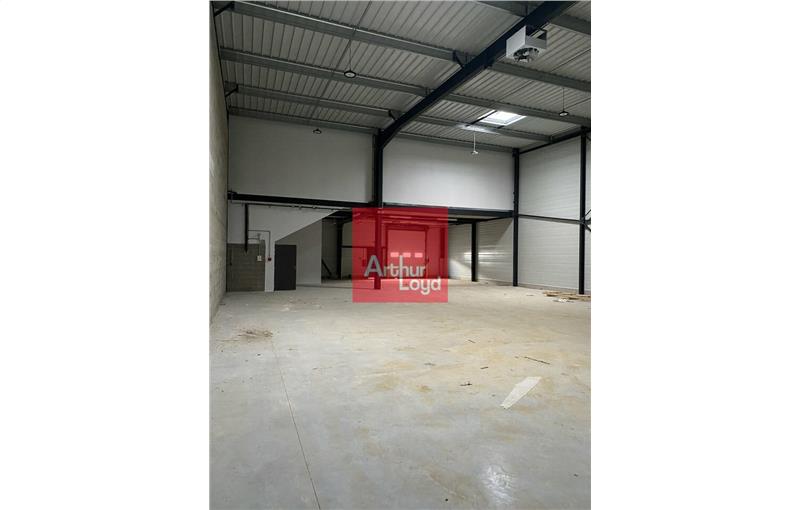 Location d'entrepôt de 1 242 m² à Savigny-le-Temple - 77176 photo - 1