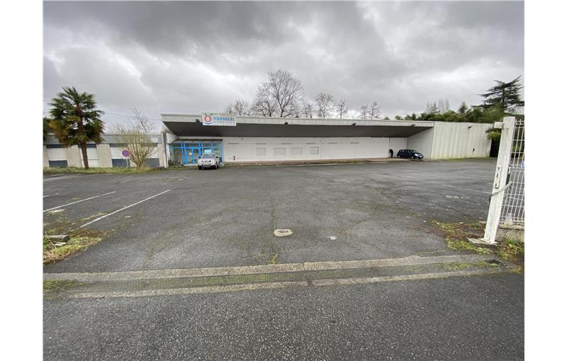 Location d'entrepôt de 819 m² à Serres-Castet - 64121 photo - 1