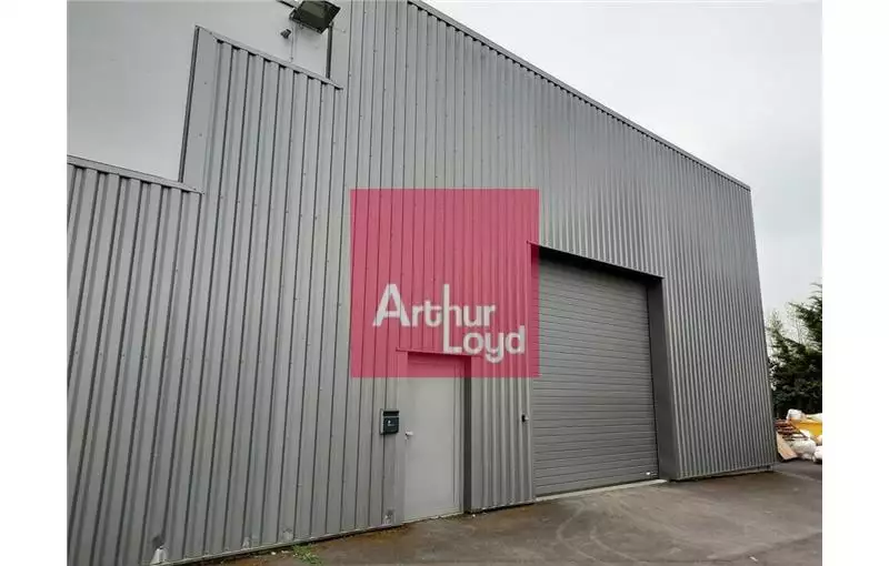 Location d'entrepôt de 323 m² à Thiers - 63300