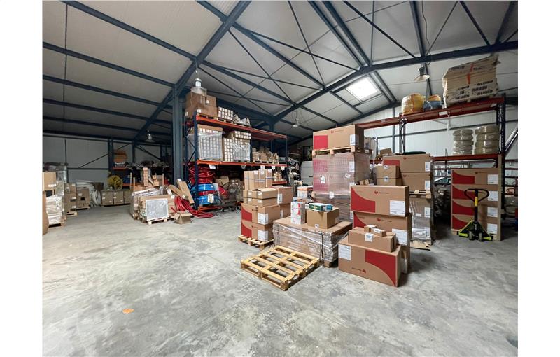 Location d'entrepôt de 754 m² à Tossiat - 01250 photo - 1