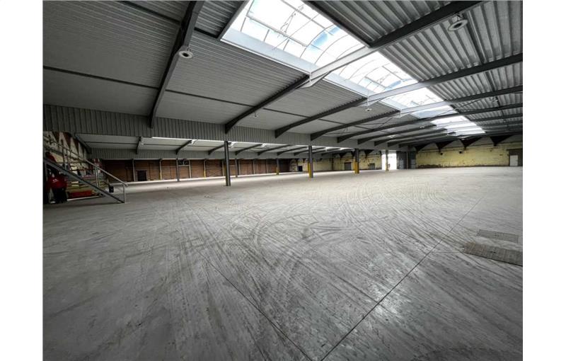 Location d'entrepôt de 11 700 m² à Tourcoing - 59200 photo - 1