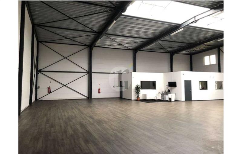 Location d'entrepôt de 833 m² à Tourcoing - 59200 photo - 1