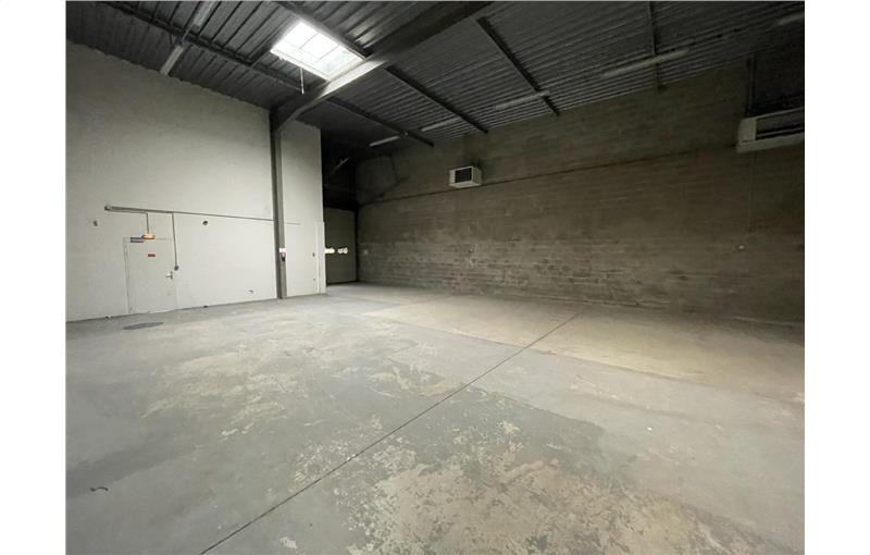 Location d'entrepôt de 321 m² à Tremblay-en-France - 93290 photo - 1