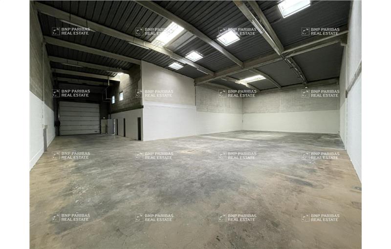 Location d'entrepôt de 582 m² à Valenton - 94460 photo - 1