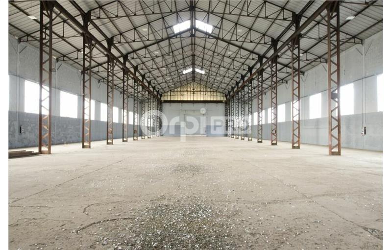 Location d'entrepôt de 2 025 m² à Vaulx-en-Velin - 69120 photo - 1