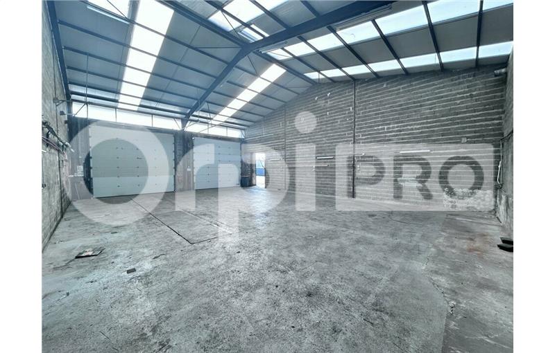 Location d'entrepôt de 300 m² à Vaux-le-Pénil - 77000 photo - 1