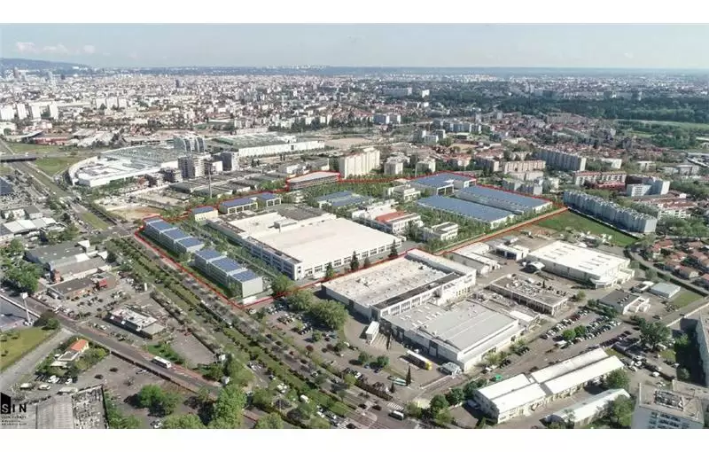 Location d'entrepôt de 60000 m² à Vénissieux - 69200