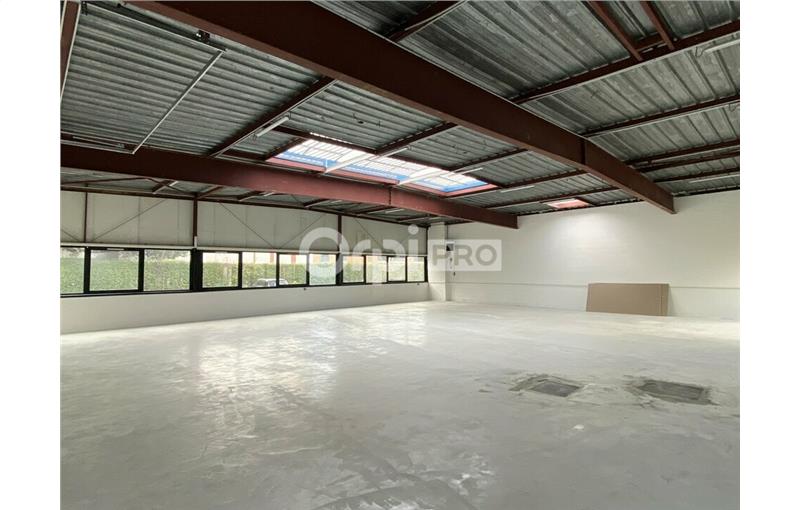 Location d'entrepôt de 561 m² à Villebon-sur-Yvette - 91140 photo - 1