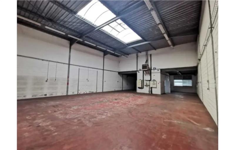 Location d'entrepôt de 1 081 m² à Villejuif - 94800 photo - 1