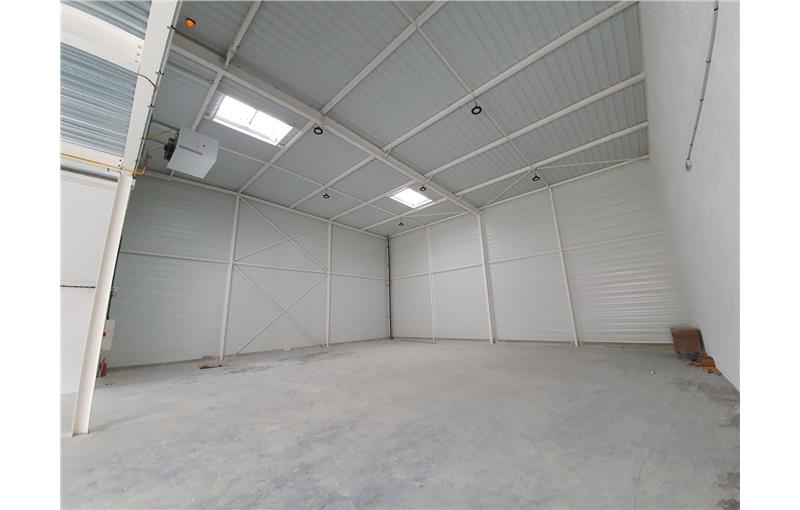 Location d'entrepôt de 518 m² à Villejust - 91140 photo - 1