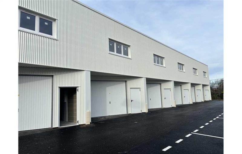 Location d'entrepôt de 812 m² à Villenave-d'Ornon - 33140 photo - 1
