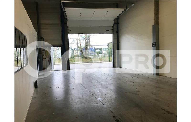 Location d'entrepôt de 232 m² à Villenave-d'Ornon - 33140 photo - 1
