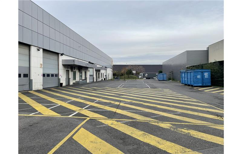 Location d'entrepôt de 3 254 m² à Villeneuve-la-Garenne - 92390 photo - 1