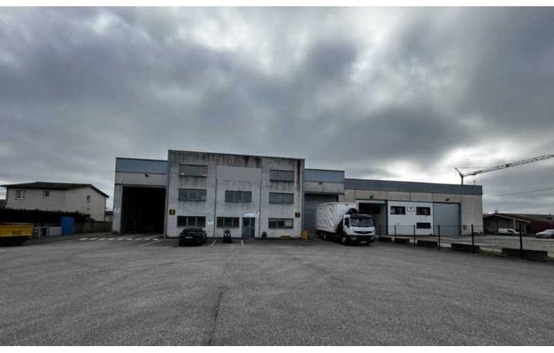 Location d'entrepôt de 2 400 m² à Villette-d'Anthon - 38280 photo - 1