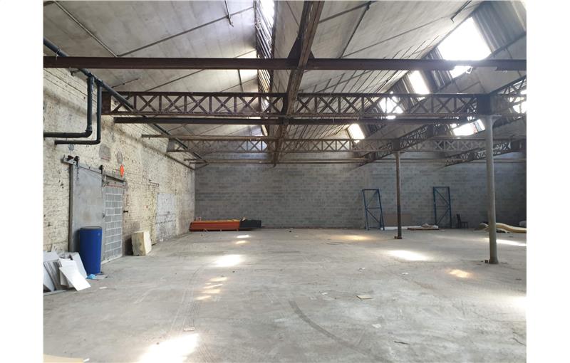Location d'entrepôt de 1 750 m² à Wattrelos - 59150 photo - 1