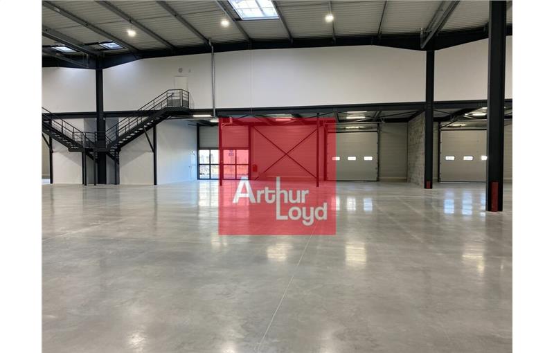 Location d'entrepôt de 3 787 m² à Wissous - 91320 photo - 1