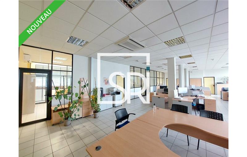 Vente de bureau de 483 m² à Aubière - 63170 photo - 1