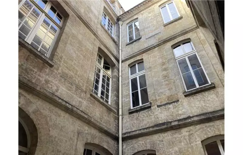 Achat de bureau de 185 m² à Bordeaux - 33000