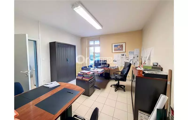 Bureau en vente de 230 m² à Domérat - 03410