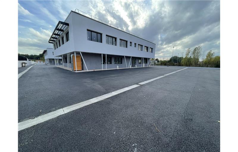 Bureau à acheter de 1 205 m² à Éguilles - 13510 photo - 1