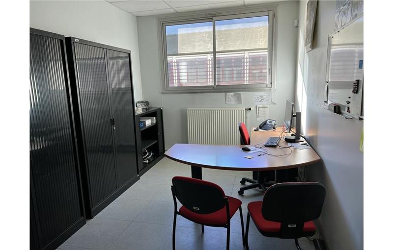 Bureau en vente de 1 838 m² à Joué-lès-Tours - 37300 photo - 1