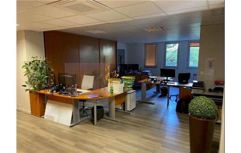 Bureau en vente de 255 m² à Marignane - 13700 photo - 1