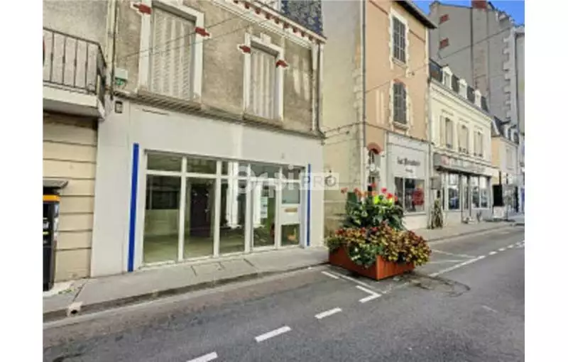 Bureau en vente de 274 m² à Montluçon - 03100
