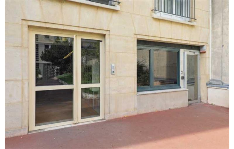 Vente de bureau de 700 m² à Paris 17 - 75017 photo - 1