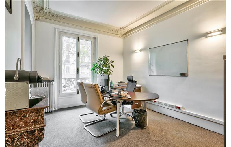 Vente de bureau de 261 m² à Paris 8 - 75008 photo - 1