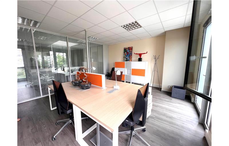 Bureau en vente de 85 m² à Rillieux-la-Pape - 69140 photo - 1