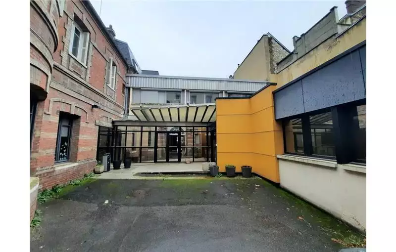 Bureau à acheter de 564 m² à Rouen - 76000