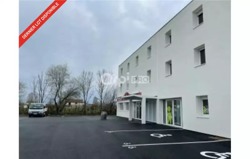 Bureau en vente de 239 m² à Saint-Étienne-du-Bois - 01370