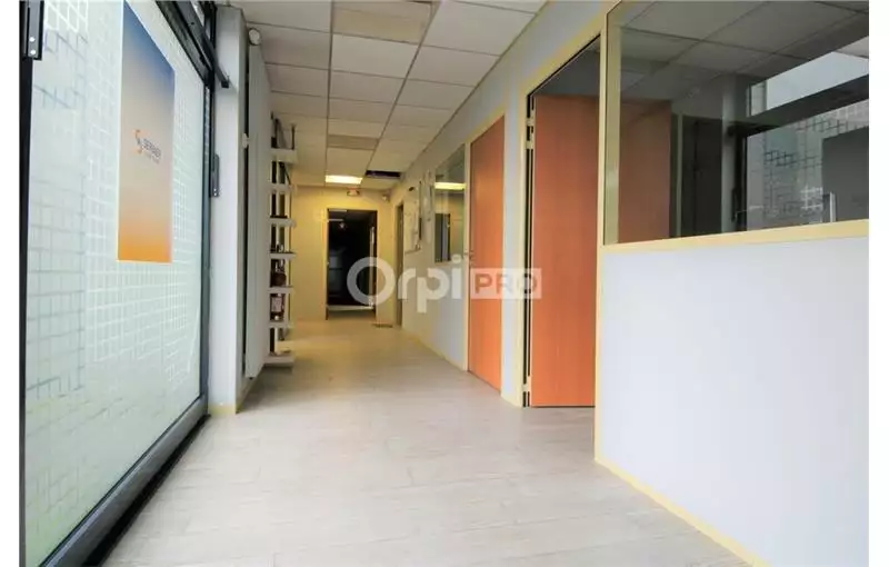 Vente de bureau de 130 m² à Saint-Jean-de-Braye - 45800