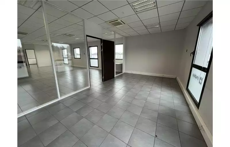 Bureau à vendre de 132 m² à Saint-Priest - 69800