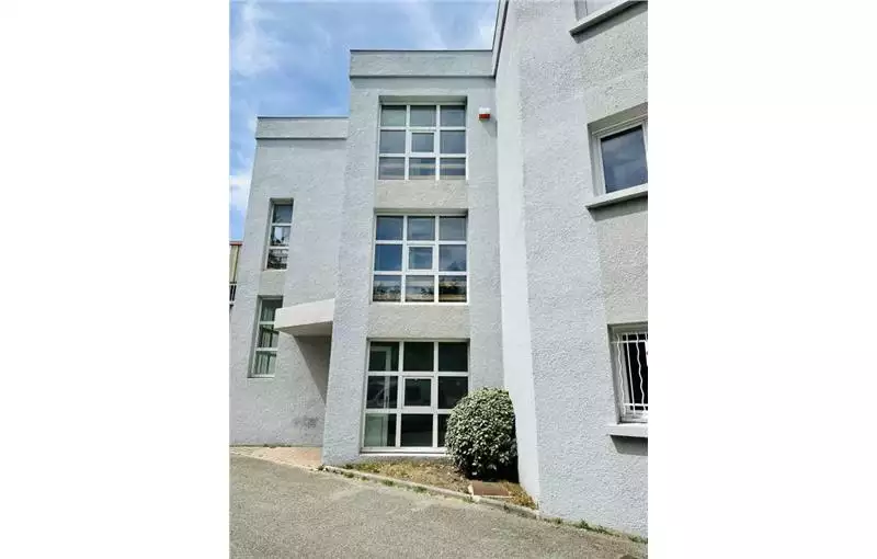 Bureau en vente de 405 m² à Sassenage - 38360