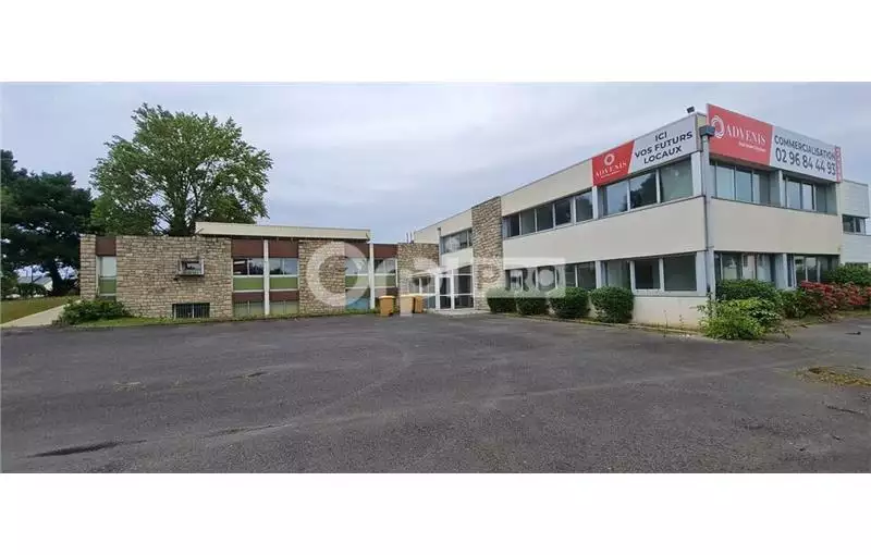 Bureau à acheter de 1500 m² à Trégueux - 22950