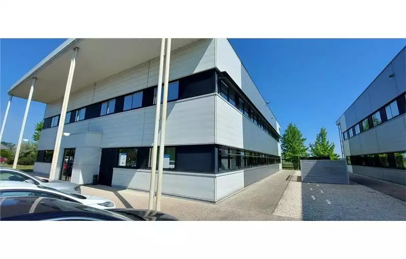 Bureau à acheter de 216 m² à Verneuil-en-Halatte - 60550