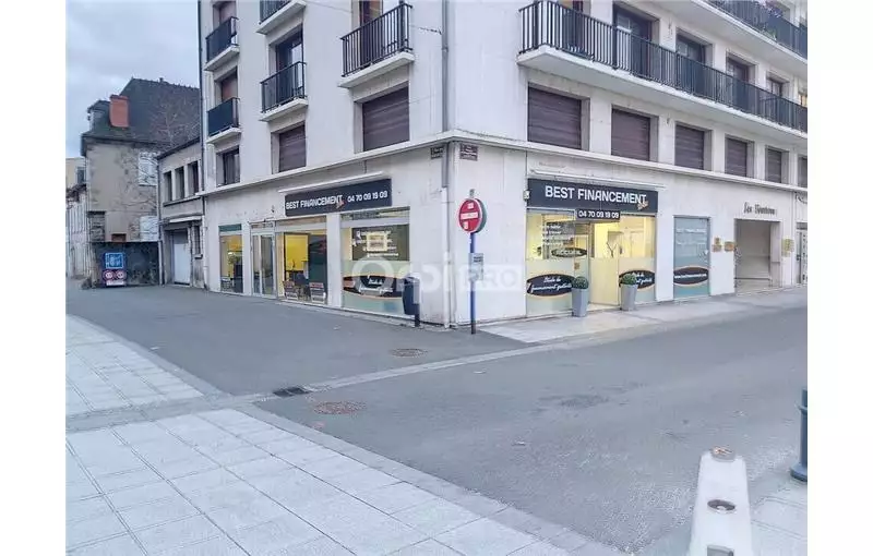 Local commercial à acheter de 120 m² à Montluçon - 03100