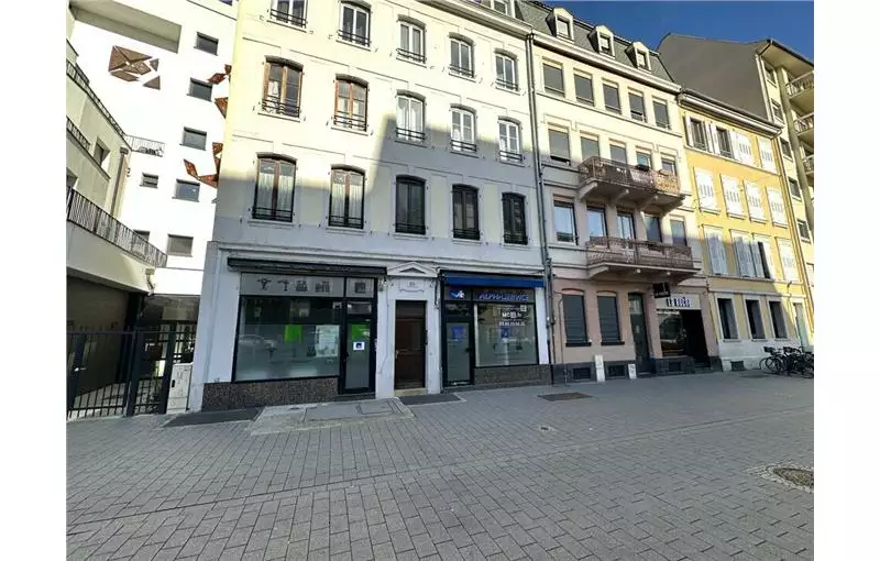 Local commercial à acheter de 63 m² à Strasbourg - 67000