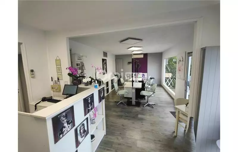 Fonds de commerce coiffure beauté bien être en vente à Viry-Châtillon - 91170