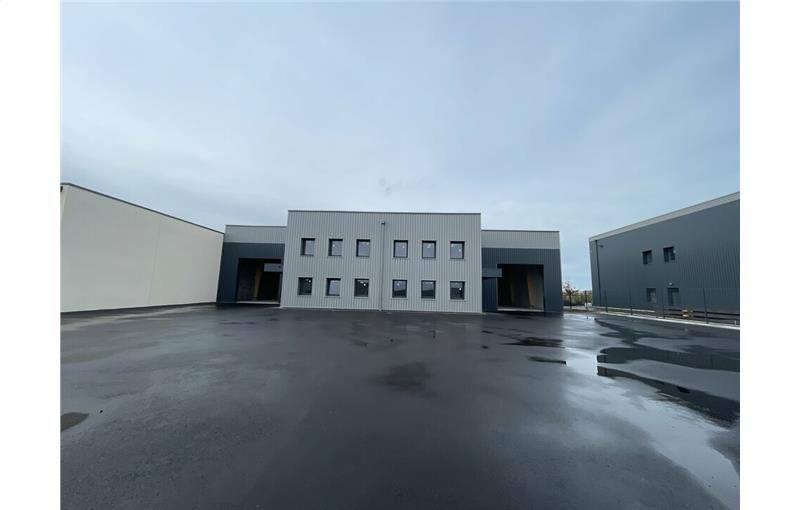 Vente d'entrepôt de 576 m² à Bénouville - 14970 photo - 1