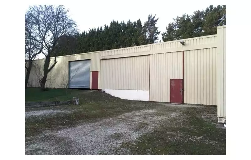 Vente d'entrepôt de 3400 m² à Chamvres - 89300