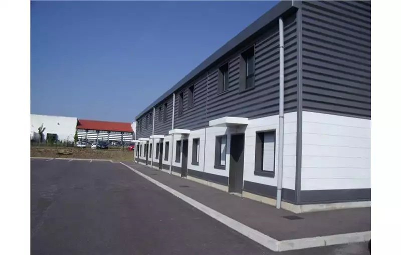 Entrepôt en vente de 291 m² à Chanteloup-les-Vignes - 78570