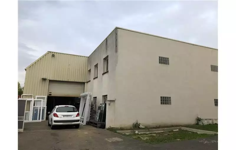 Entrepôt à vendre de 380 m² à Combs-la-Ville - 77380
