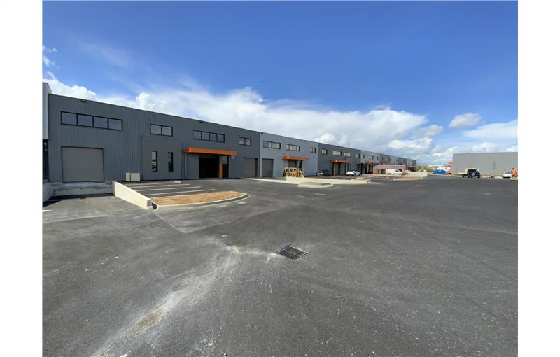 Entrepôt à acheter de 1 740 m² à Corbas - 69960 photo - 1
